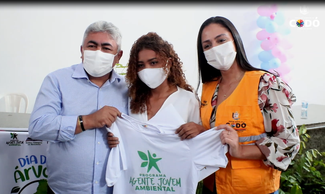 Prefeitura realiza entrega de Cartões Agentes Jovens em alusão ao dia da Árvore em Codó