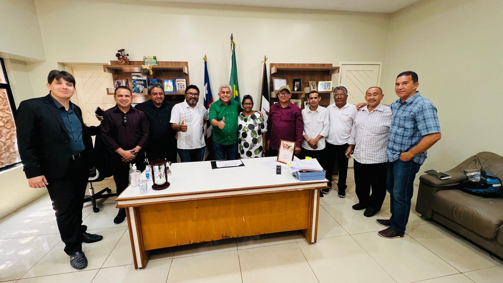 Prefeito Zé Francisco se reúne com pastores para iniciar preparativos para o Dia do Evangélico em Codó