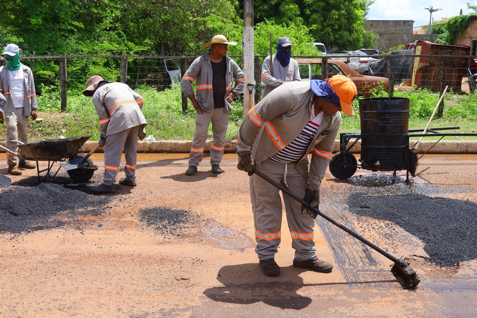 PREFEITURA DE CODÓ INICIA OPERAÇÃO TAPA BURACOS EM RUAS DO MUNICÍPIO.