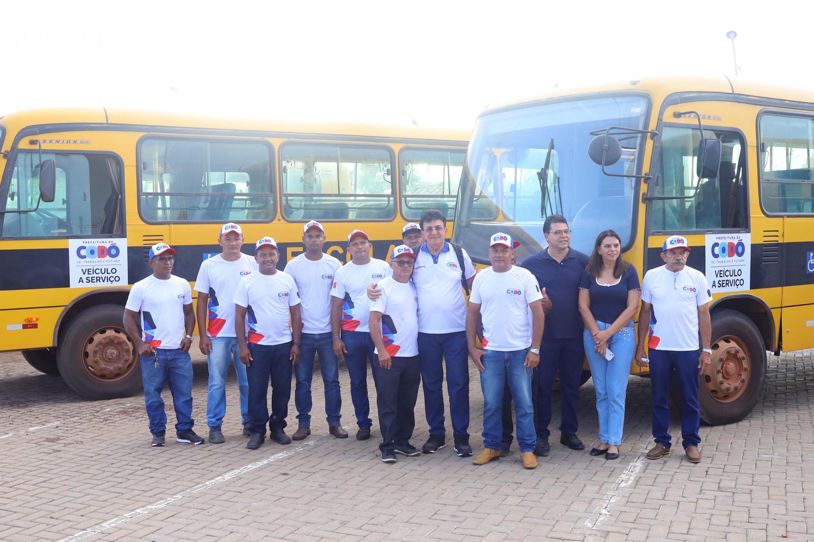 Prefeitura de Codó apresenta frota de ônibus escolares