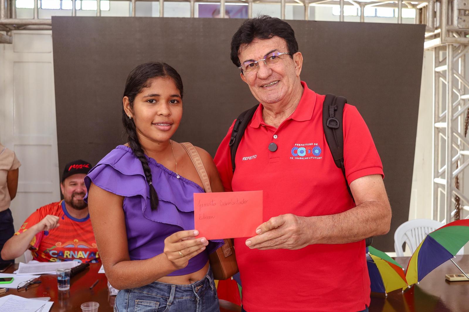 PREFEITURA DE CODÓ ENTREGA INCENTIVO FINANCEIRO A BLOCOS ALTERNATIVOS