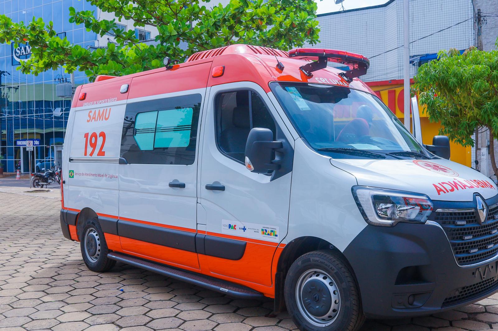PREFEITURA DE CODÓ ENTREGA NOVAS AMBULÂNCIAS E COMPUTADORES PARA O MUNICÍPIO